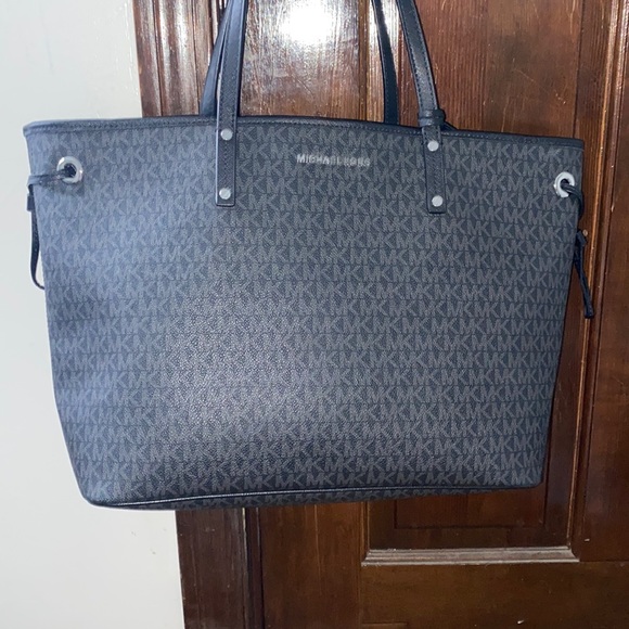 ***AUTHENTIC MICHAEL KORS BLACK TOTE BAG 🖤🖤🖤*** - Picture 12 of 13